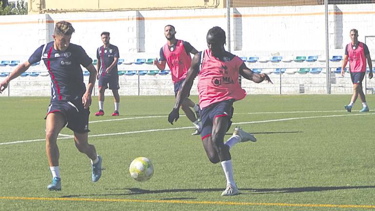 El Linares empezará la Liga en casa ante el Yeclano Deportivo El Linares empezará la Liga en casa ante el Yeclano Deportivo