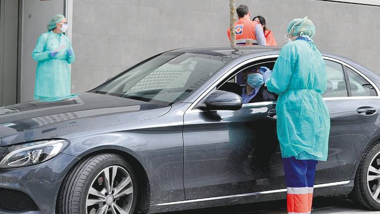 Test rápidos y desde el coche para descartar un contagio