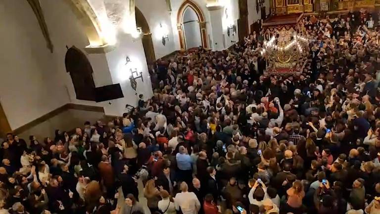 ¿No ha visto el documental de la Virgen de los Dolores y sus espectaculares carreras por Torredonjimeno? ¿No ha visto el documental de la Virgen de los Dolores y sus espectaculares carreras por Torredonjimeno?