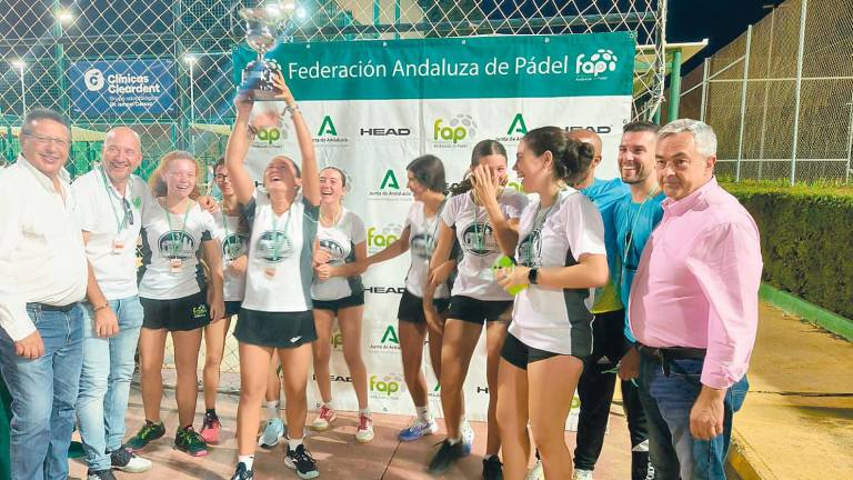Las promesas del pádel jiennense brillan Las promesas del pádel jiennense brillan
