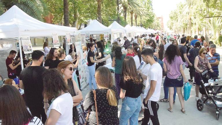 Futuros alumnos conocen la oferta educativa de la ciudad