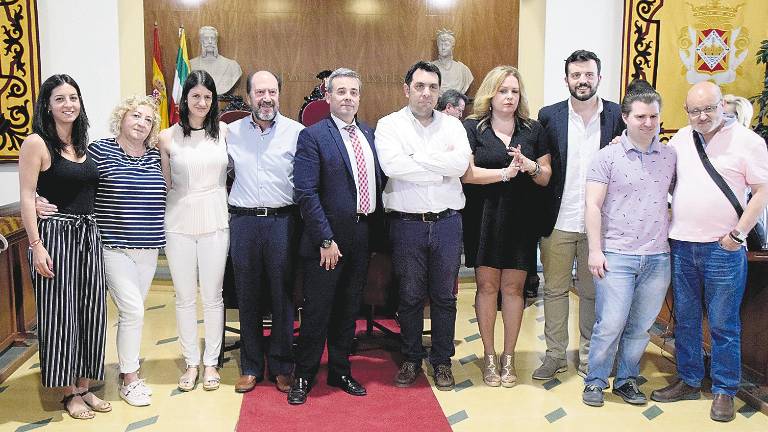 Emotiva despedida de los concejales en el último pleno Emotiva despedida de los concejales en el último pleno