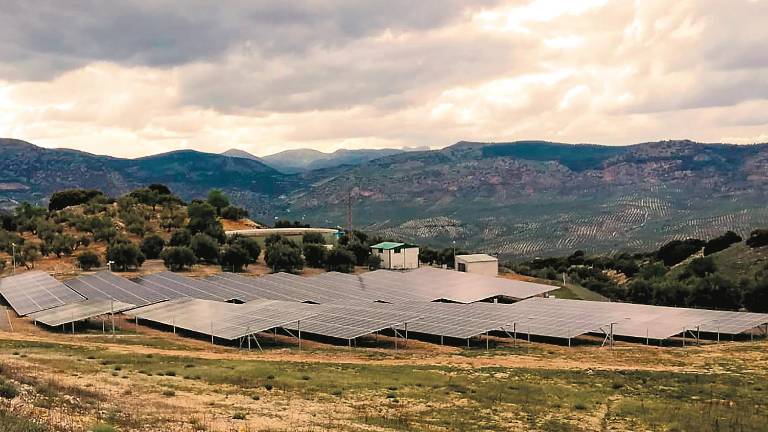 Campillo de Arenas, pionero en riego con placas solares