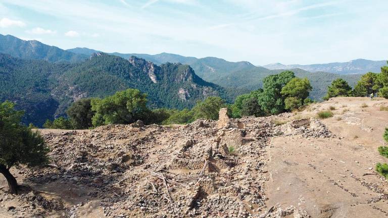 Los Villares, aldea abandonada en el paraíso Los Villares, aldea abandonada en el paraíso