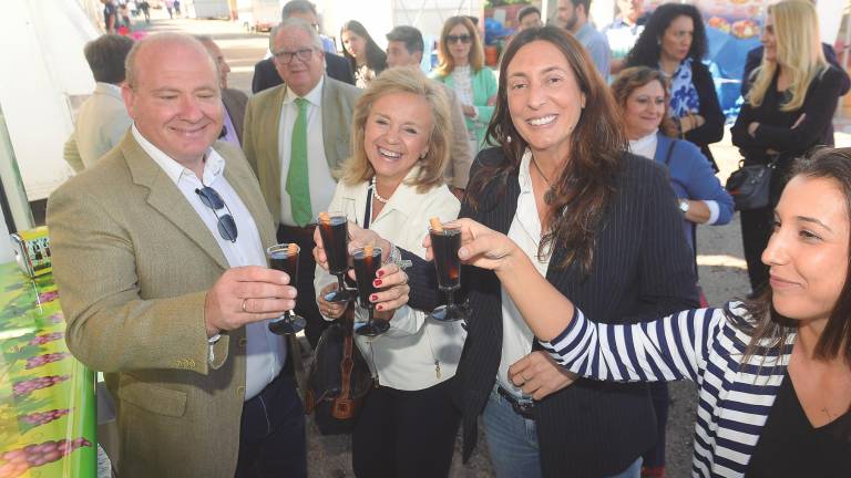 Paseo por la feria de Jaén de la secretaria general del PP andaluz