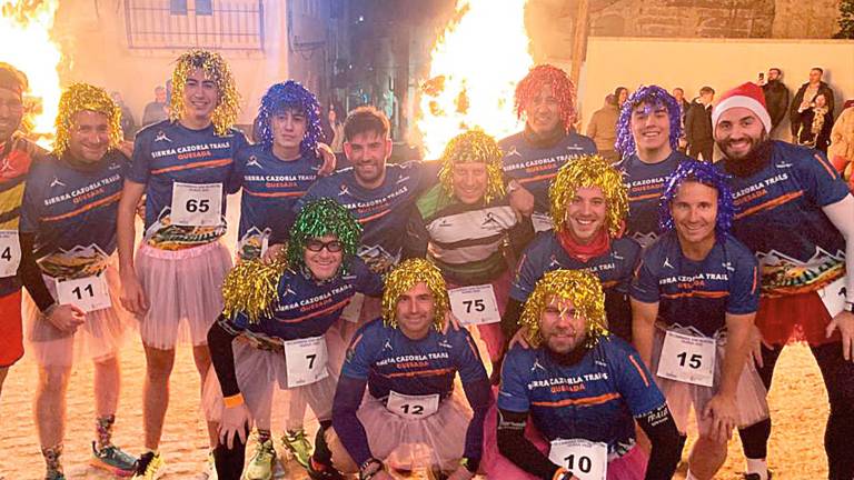 San Silvestre emocionante entre hogueras en Huesa San Silvestre emocionante entre hogueras en Huesa