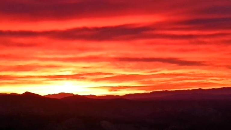 Amanecer rojo en Huelma para el día de los enamorados Amanecer rojo en Huelma para el día de los enamorados