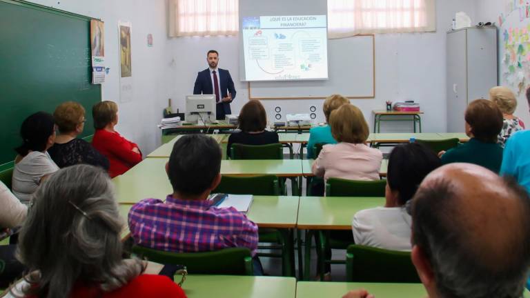 Unicaja concluye las II Jornadas de Educación Financiera para Adultos Unicaja concluye las II Jornadas de Educación Financiera para Adultos