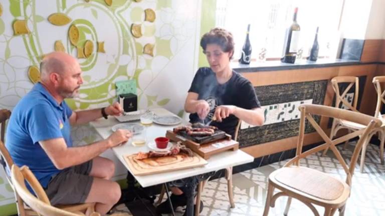 De Tapas con Radio J | Café Bar Seisu7 De Tapas con Radio J | Café Bar Seisu7