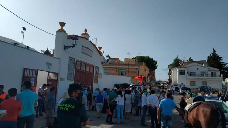 Jornada histórica de Enrique Ponce en Navas de San Juan tras cortar seis orejas y rabo Jornada histórica de Enrique Ponce en Navas de San Juan tras cortar seis orejas y rabo