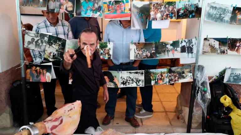 Julio Ortega Alguacil: “¿Bailaor, poeta, torero...? Todo eso junto además de cortador de jamón” Julio Ortega Alguacil: “¿Bailaor, poeta, torero...? Todo eso junto además de cortador de jamón”
