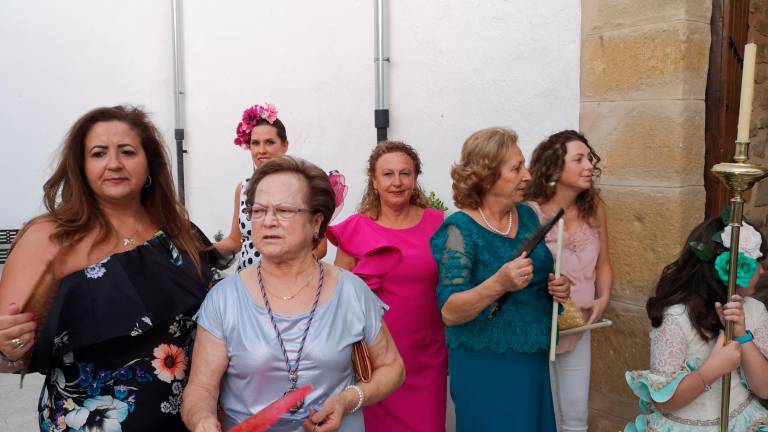Entre flores, vivas y salves Entre flores, vivas y salves