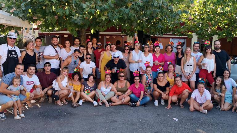 La fiesta y la alegría no cesan La fiesta y la alegría no cesan