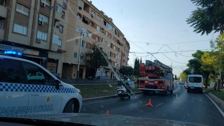 Se suelta uno de los cables del tranvía frente al Infanta Cristina Se suelta uno de los cables del tranvía frente al Infanta Cristina