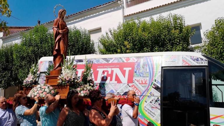 Un pueblo con su patrona Un pueblo con su patrona