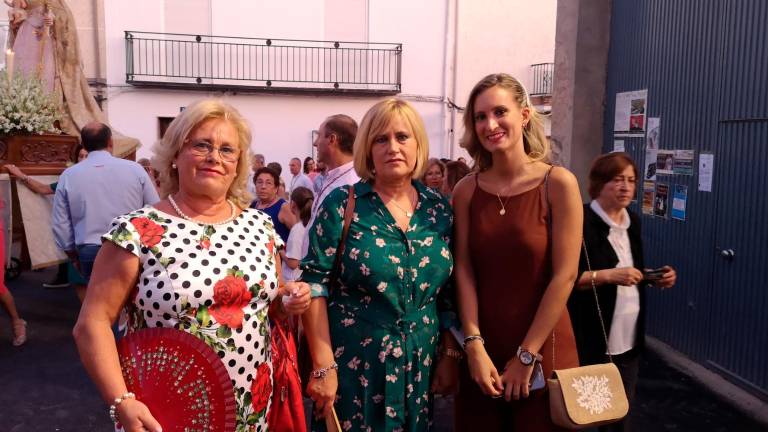 Entre flores, vivas y salves Entre flores, vivas y salves