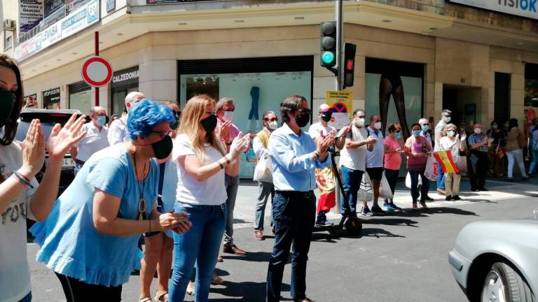Casi un millar acuden a la concentración de Vox en el Paseo de la Estación Casi un millar acuden a la concentración de Vox en el Paseo de la Estación