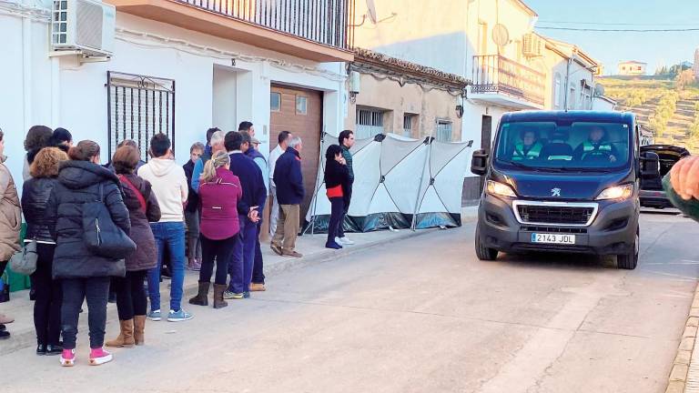 Luto y compás de espera en Villanueva del Arzobispo Luto y compás de espera en Villanueva del Arzobispo