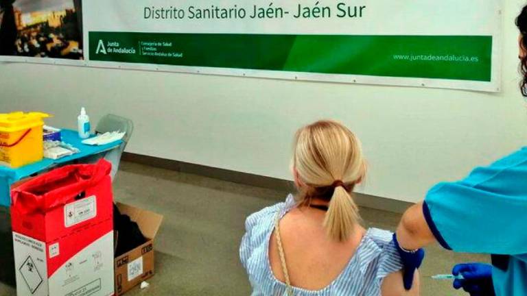 La Junta vacuna mañana con Janssen y Pfizer en el centro comercial La Loma La Junta vacuna mañana con Janssen y Pfizer en el centro comercial La Loma