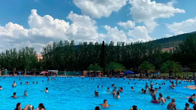 A licitación el servicio de bar y restaurante de las tres piscinas municipales A licitación el servicio de bar y restaurante de las tres piscinas municipales