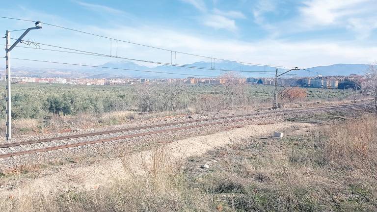 La alta velocidad, aún a 73 kilómetros de llegar a Jaén La alta velocidad, aún a 73 kilómetros de llegar a Jaén