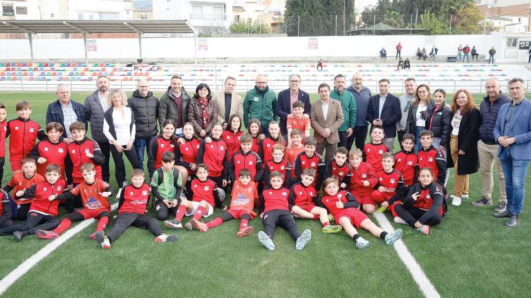 Cambio pionero en el campo de fútbol de Torredelcampo Cambio pionero en el campo de fútbol de Torredelcampo
