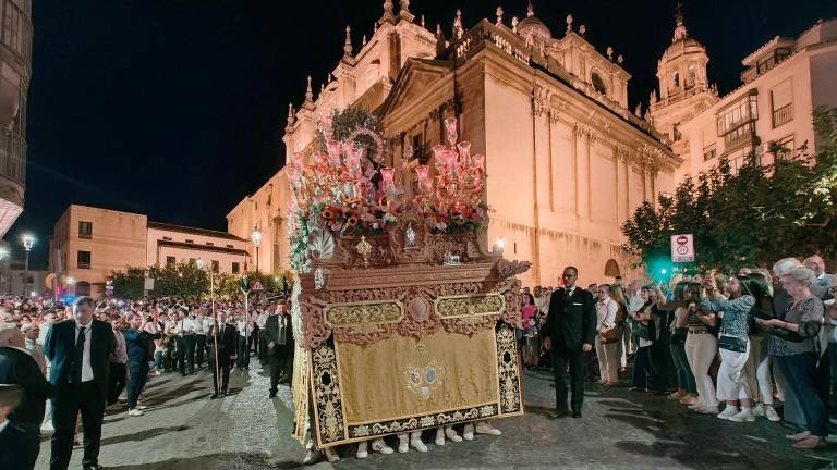 La Divina Pastora ilumina las calles de Jaén La Divina Pastora ilumina las calles de Jaén