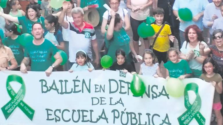 Clamor en Bailén para que no se pierda una clase de Infantil