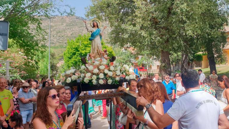 Los fieles veneran a la Virgen de la Asunción en Arroyo Frío Los fieles veneran a la Virgen de la Asunción en Arroyo Frío