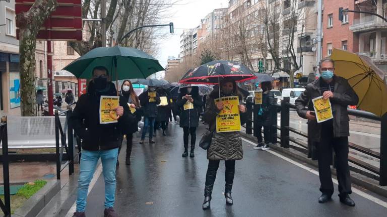 El sector de la peluquería jiennense reclama en la calle una bajada del IVA al 10% El sector de la peluquería jiennense reclama en la calle una bajada del IVA al 10%