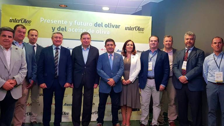 El ministro Planas no descarta revisar las peonadas del subsidio agrario por la baja previsión de la campaña oleícola El ministro Planas no descarta revisar las peonadas del subsidio agrario por la baja previsión de la campaña oleícola