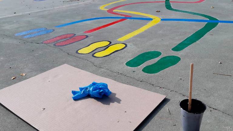 Un patio con más juegos y color Un patio con más juegos y color