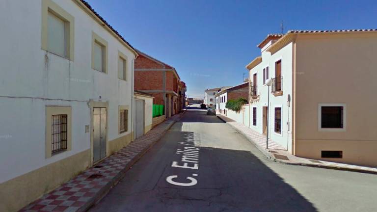 Muere un trabajador tras caer desde una terraza en Villacarrillo Muere un trabajador tras caer desde una terraza en Villacarrillo