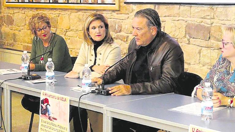 El papel de los padres frente a las drogas El papel de los padres frente a las drogas