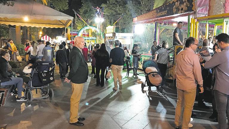 El Paseo de Linarejos cobra vida con las fiestas del barrio El Paseo de Linarejos cobra vida con las fiestas del barrio