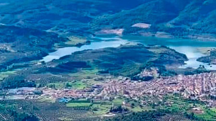 <i>El municipio de Siles junto al embalse. / Ayuntamiento de Siles.</i> <i>El municipio de Siles junto al embalse. / Ayuntamiento de Siles.</i>
