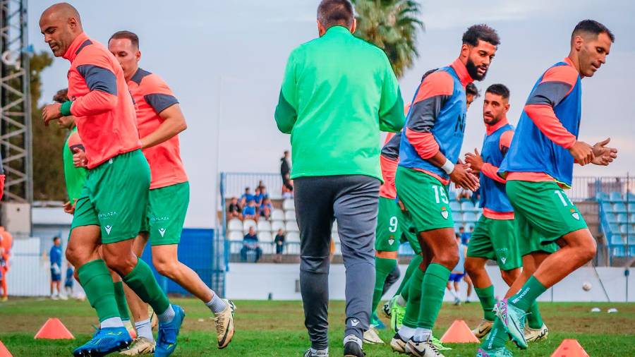 <i>Calentamiento previo al encuentro frente al Motril CF. / Real Jaén.</i> <i>Calentamiento previo al encuentro frente al Motril CF. / Real Jaén.</i>