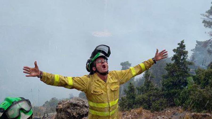 Los bomberos forestales acaban con el incendio de Coto Ríos 12 días después Los bomberos forestales acaban con el incendio de Coto Ríos 12 días después