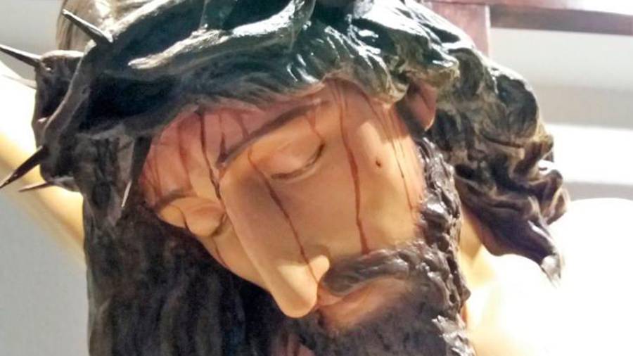 <i>El rostro sereno de Cristo clavado en la cruz.</i> <i>El rostro sereno de Cristo clavado en la cruz.</i>