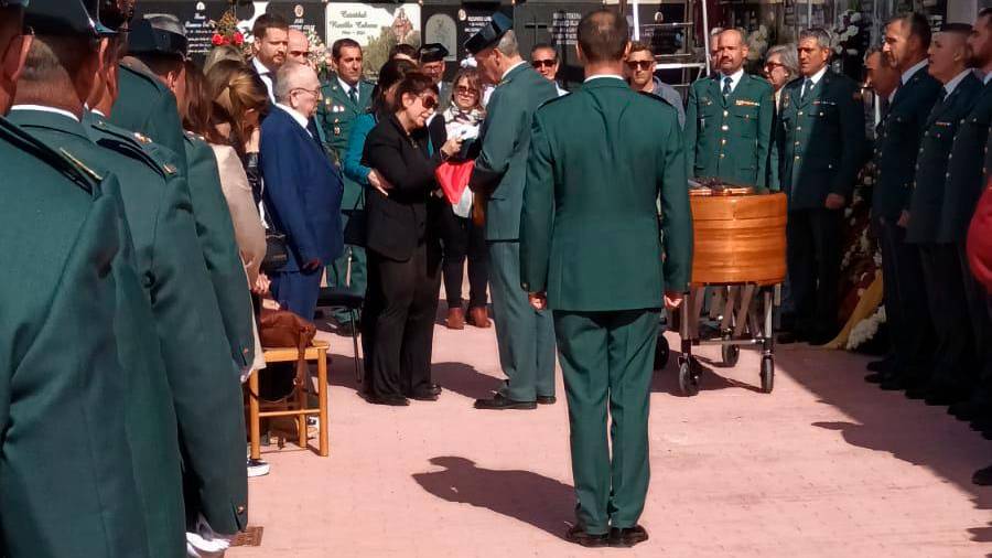 Bailén despide a Dámaso Guillén y la jueza envía a prisión al acusado de su muerte Bailén despide a Dámaso Guillén y la jueza envía a prisión al acusado de su muerte