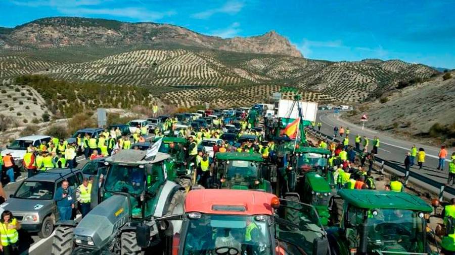 <i>Protesta en la A-44, a su paso por el Puerto Carretero, en enero de 2020. / Archivo Diario JAÉN.</i> <i>Protesta en la A-44, a su paso por el Puerto Carretero, en enero de 2020. / Archivo Diario JAÉN.</i>