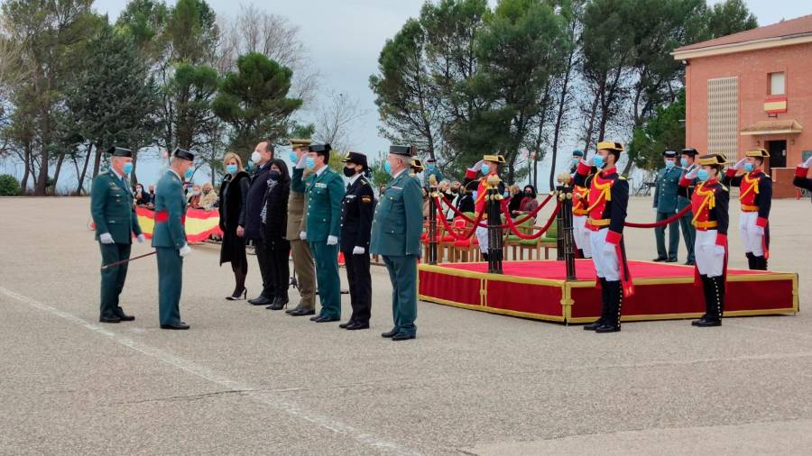 <i>El coronel Eduardo Martínez Viqueira saluda a las autoridades.</i> <i>El coronel Eduardo Martínez Viqueira saluda a las autoridades.</i>