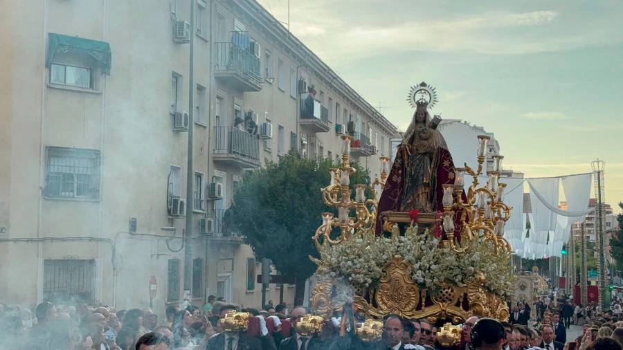 DIRECTO: Los Misterios Dolorosos se detienen en la Catedral DIRECTO: Los Misterios Dolorosos se detienen en la Catedral