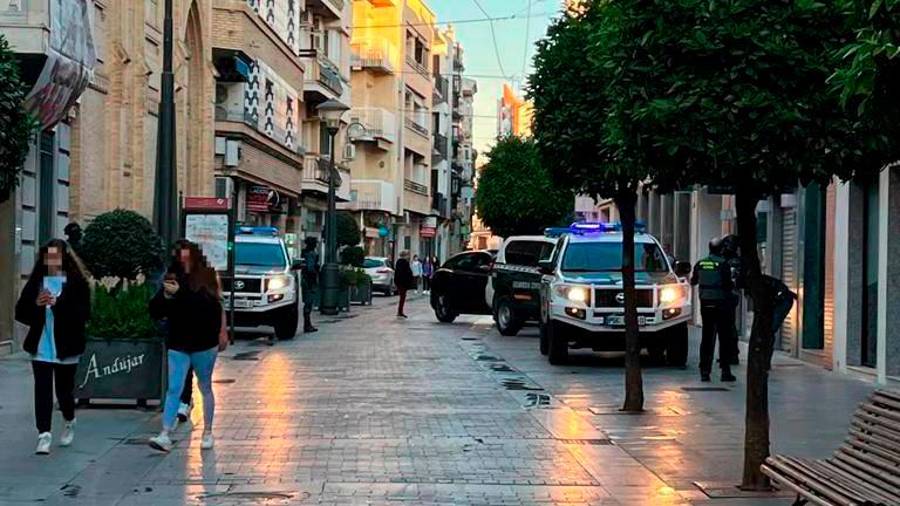 <i>Uno de los registros de la Guardia Civil en Andújar el 22 de marzo.</i> <i>Uno de los registros de la Guardia Civil en Andújar el 22 de marzo.</i>