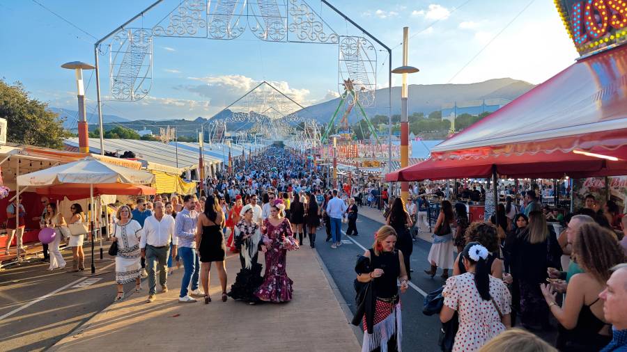 <i><b>JAÉN EN LA CALLE</b></i><i>. Ayer mismo, las últimas luces del día, el Real de la Feria.</i> $!<i><b>JAÉN EN LA CALLE</b></i><i>. Ayer mismo, las últimas luces del día, el Real de la Feria.</i>