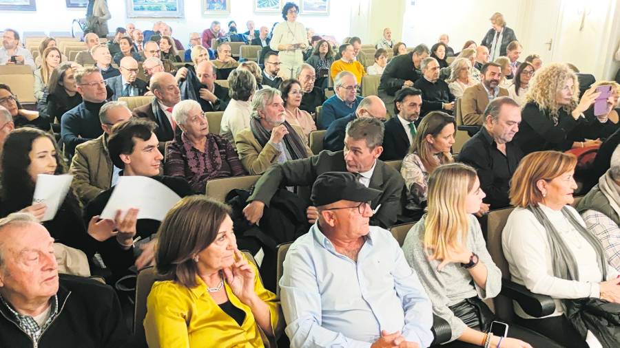 <i>Público en el salón de actos de La Económica.</i> <i>Público en el salón de actos de La Económica.</i>