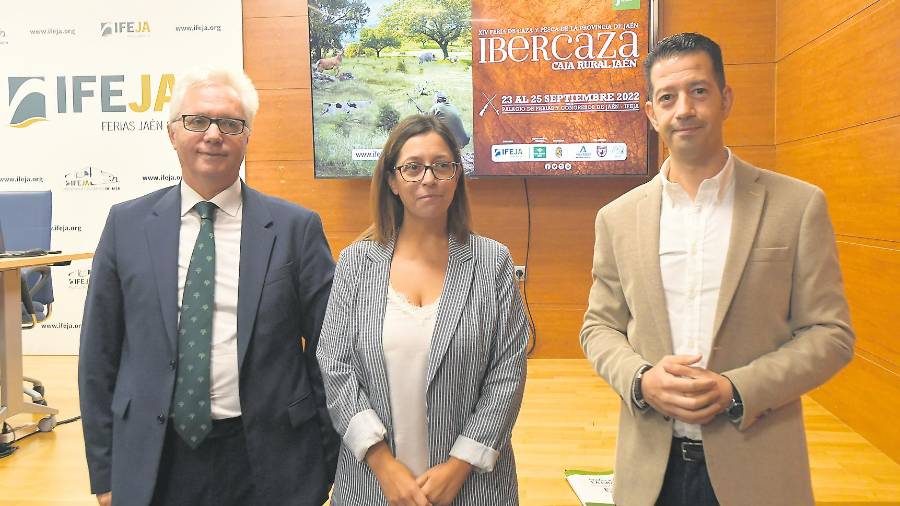 <i>Juan Gallego, África Colomo y Juan Antonio Herrera, este jueves, en Ifeja. / Agustín Muñoz / Diario JAÉN.</i> <i>Juan Gallego, África Colomo y Juan Antonio Herrera, este jueves, en Ifeja. / Agustín Muñoz / Diario JAÉN.</i>