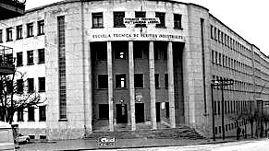 <i>Antigua Escuela de Peritos en la Avenida de Madrid, que fue demolida. / Archivo histórico de Diario JAÉN.</i> <i>Antigua Escuela de Peritos en la Avenida de Madrid, que fue demolida. / Archivo histórico de Diario JAÉN.</i>