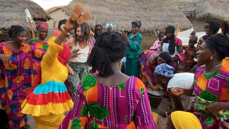 Isabel Salazar, cooperante en África: “He pensado en la miseria de tenerlo todo y no sonreír” Isabel Salazar, cooperante en África: “He pensado en la miseria de tenerlo todo y no sonreír”