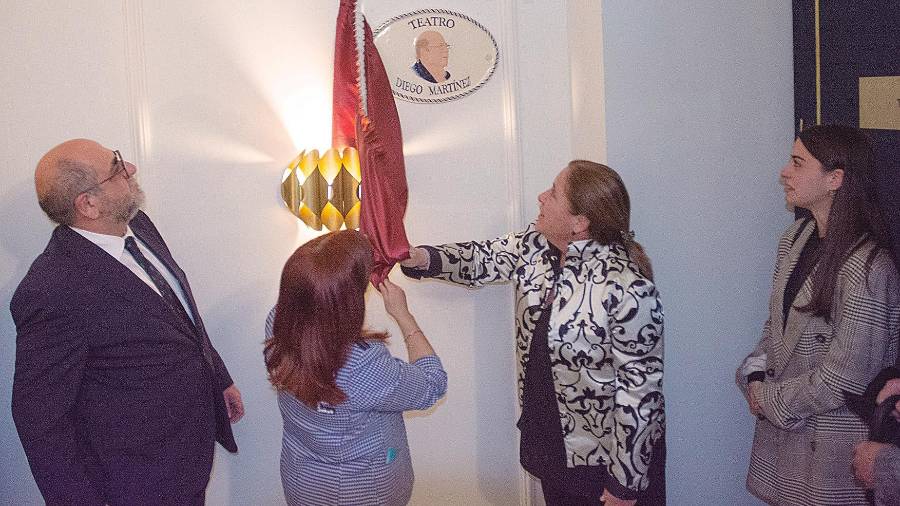<i>Antonia Olivares y Nuria Montoro destapan el reconocimiento.</i> <i>Antonia Olivares y Nuria Montoro destapan el reconocimiento.</i>